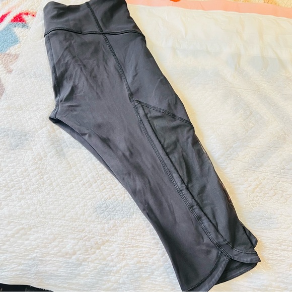 Lululemon women black workout capri pant black mesh side pull on zip pocket Sz 8 - Picture 8 of 15